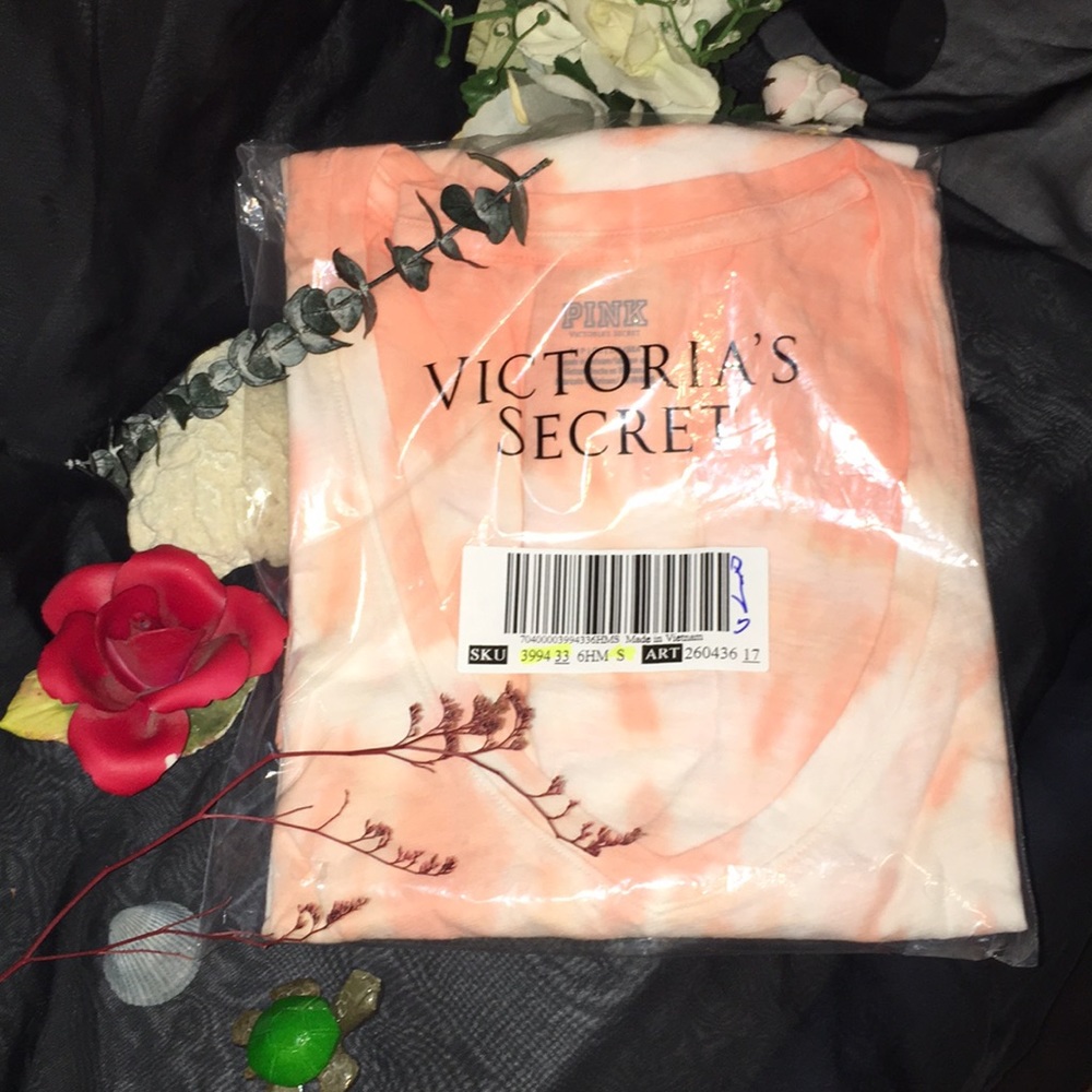 NWT PINK BY VS PERFECT V-NECK TEE